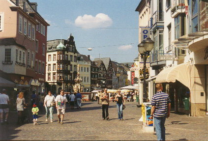 trier- marktplatz ground level.JPG (95892 bytes)